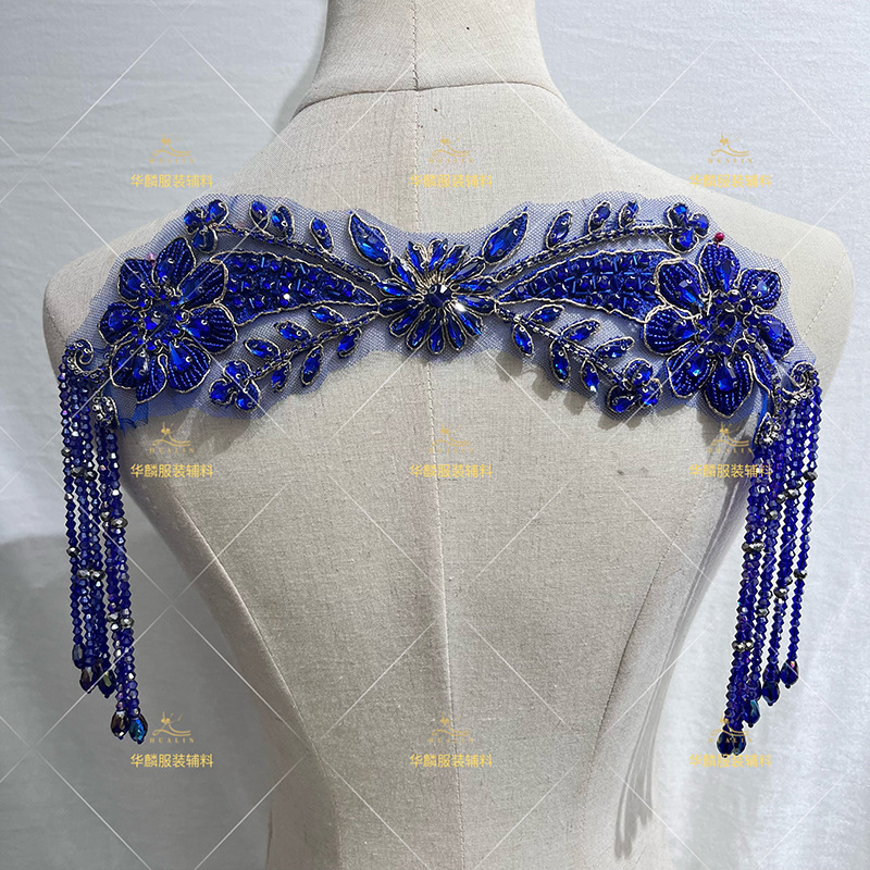 手作業でビーズをあしらったフリンジトリムとペンダント、ドレス - Beaded Trim Fringe のレビューと価格